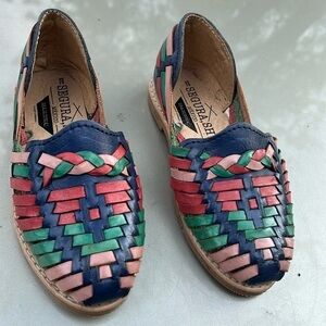 Huaraches girls traditional Mexican segura,shy girls 12‎